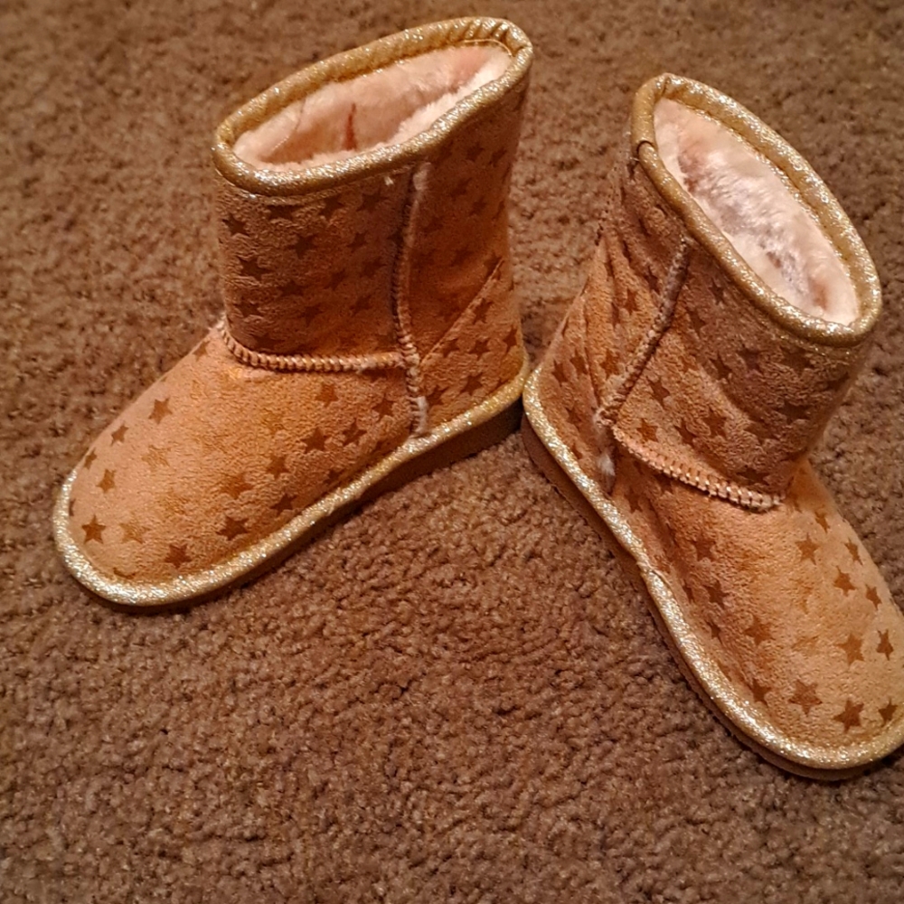 Toddler Girls tan boots good preloved condition.